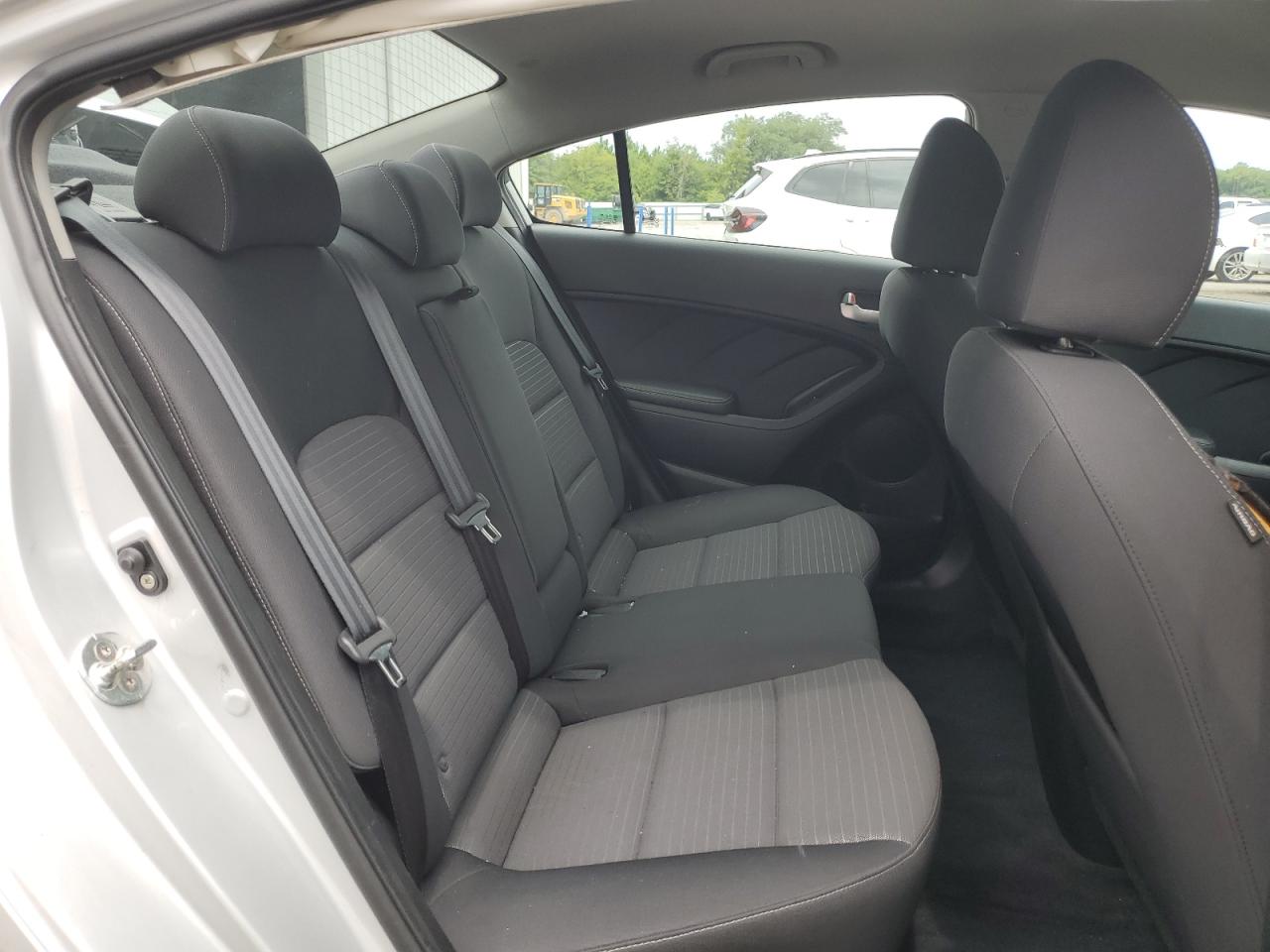 3KPFL4A73HE006320 2017 Kia Forte Lx