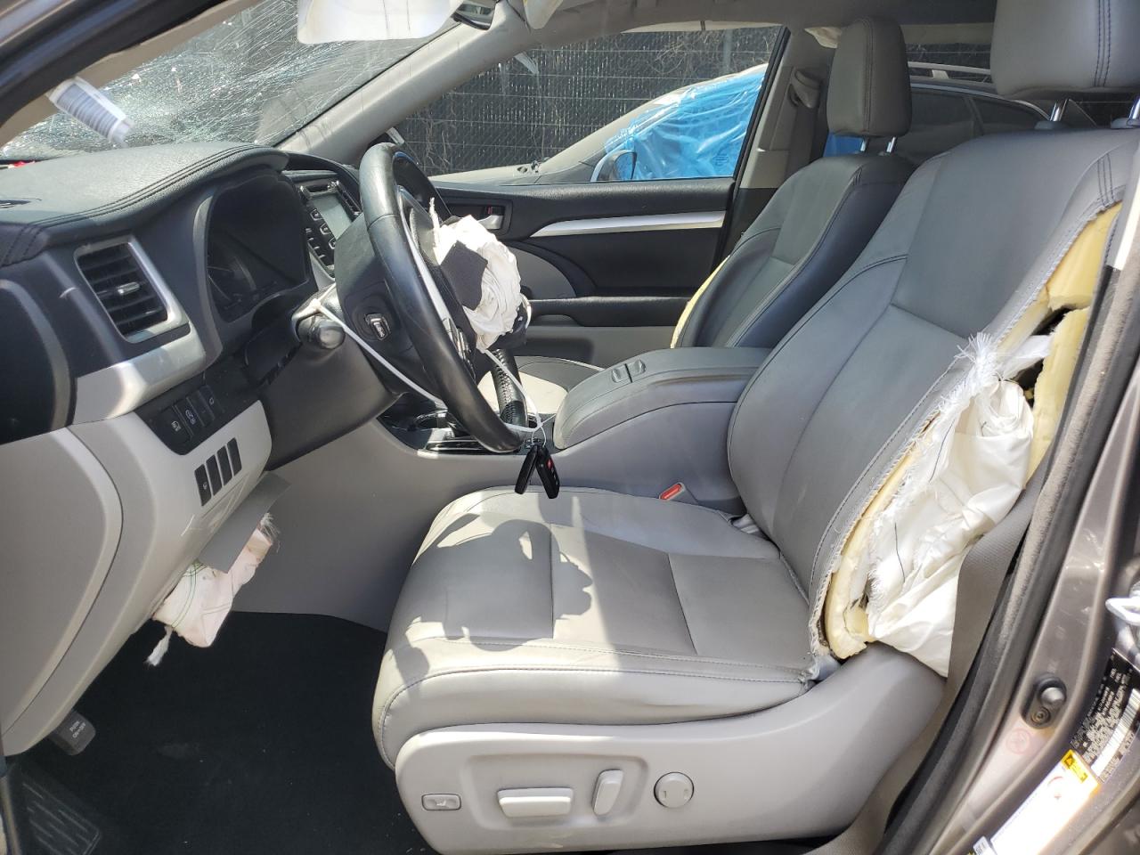 5TDJZRFH7HS521754 2017 Toyota Highlander Se