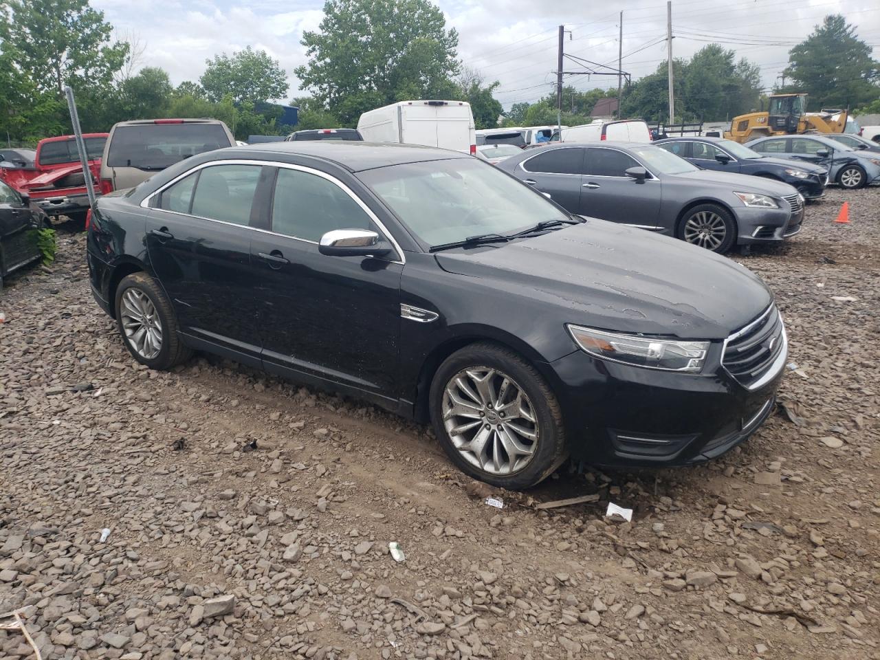 Lot #2989045555 2014 FORD TAURUS LIM