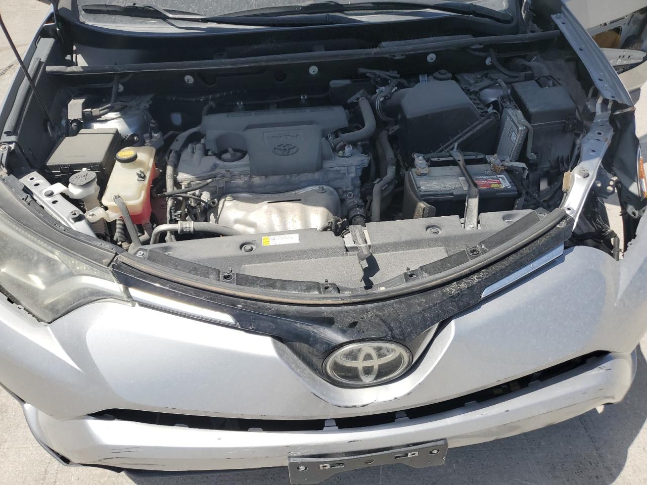 2T3ZFREV0HW373772 2017 Toyota Rav4 Le