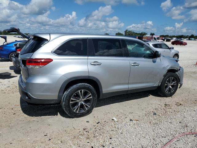 VIN 5TDZARFHXKS047493 2019 Toyota Highlander, LE no.3