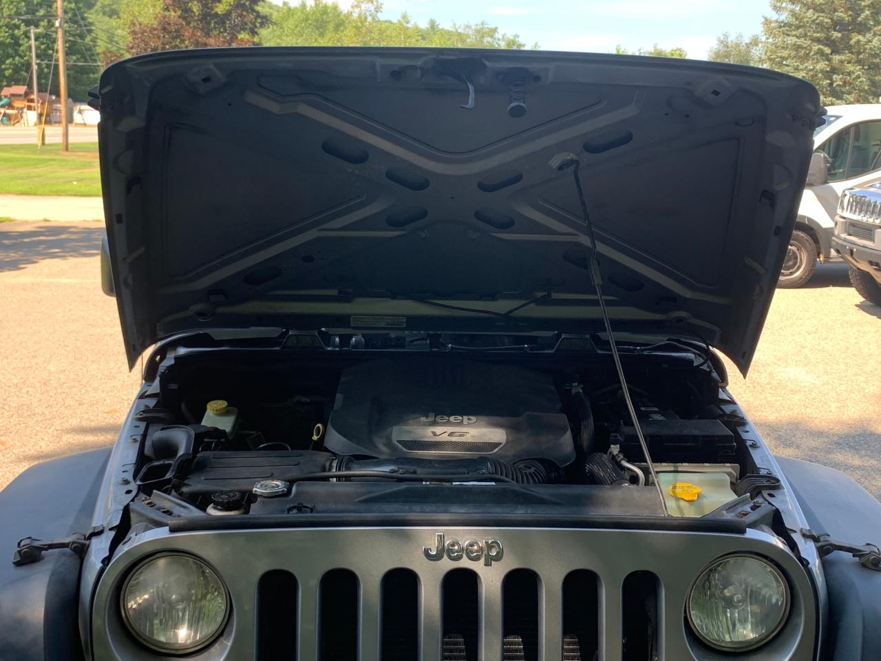 2014 Jeep Wrangler Unlimited Sport vin: 1C4BJWKG7EL328430