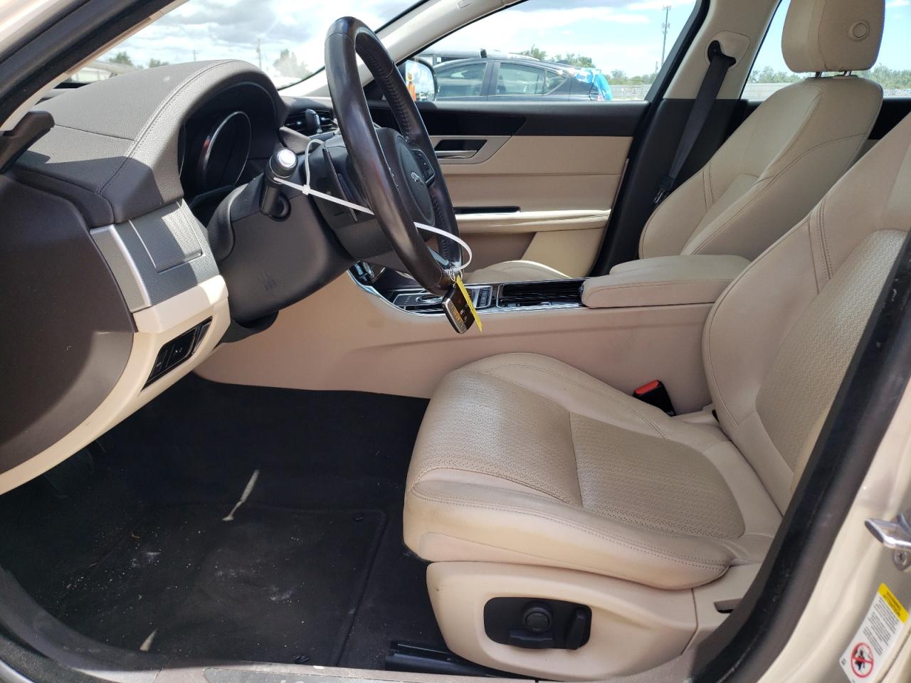 SAJBE4BV6HCY38880 2017 Jaguar Xf Prestige