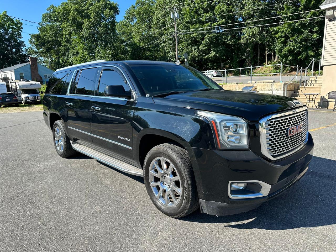 2015 GMC Yukon Xl Denali vin: 1GKS2JKJ2FR183716