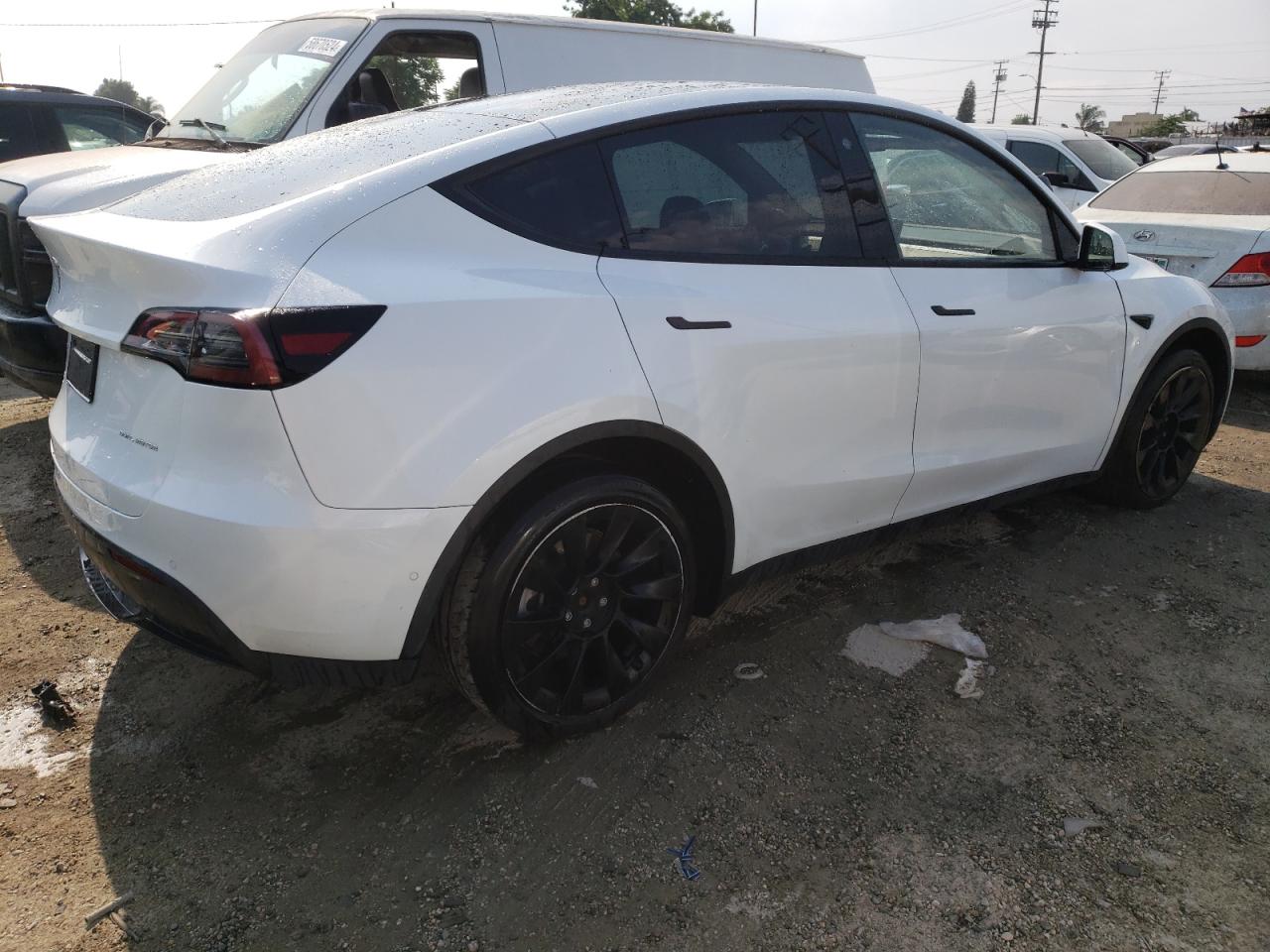 2022 Tesla Model Y vin: 7SAYGDEEXNF480909