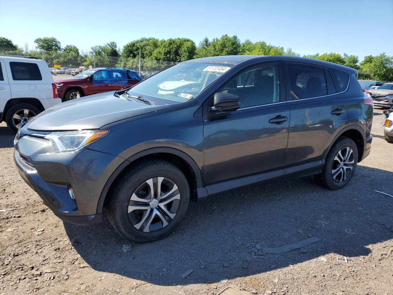 2018 Toyota Rav4 Le vin: JTMBFREV8JJ740357