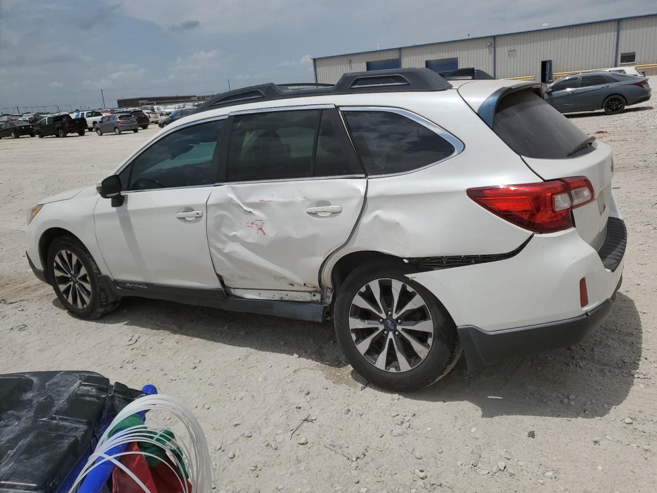 2016 Subaru Outback 3.6R Limited vin: 4S4BSENC2G3224684