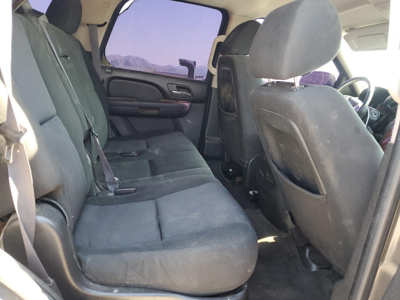 1GNSCAE04BR233979 2011 Chevrolet Tahoe C1500 Ls