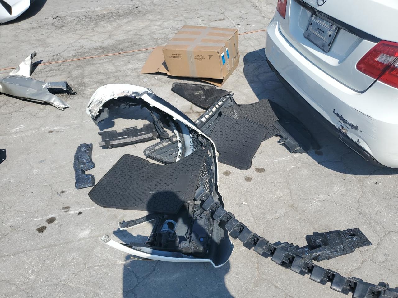 WDDHF9AB6AA119744 2010 Mercedes-Benz E 550 4Matic