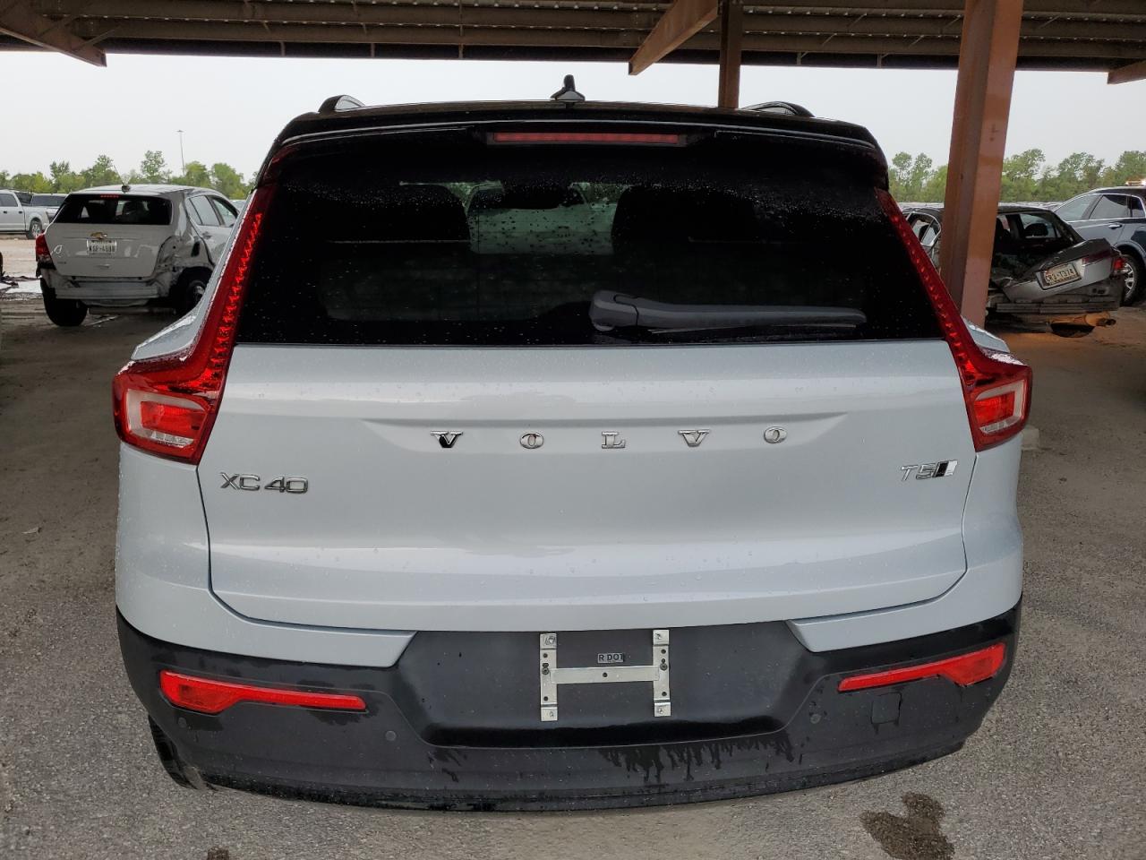 2022 Volvo Xc40 T5 R-Design vin: YV4162UM9N2647887