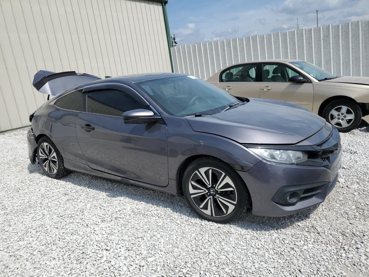 2017 Honda Civic Ex vin: 2HGFC3B32HH356663