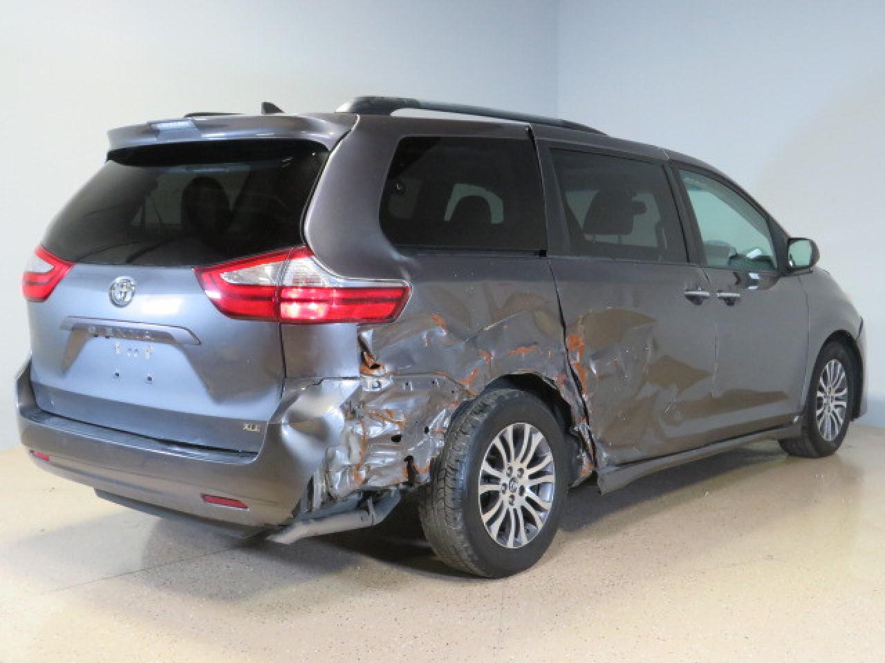 2018 Toyota Sienna Xle vin: 5TDYZ3DC3JS921237