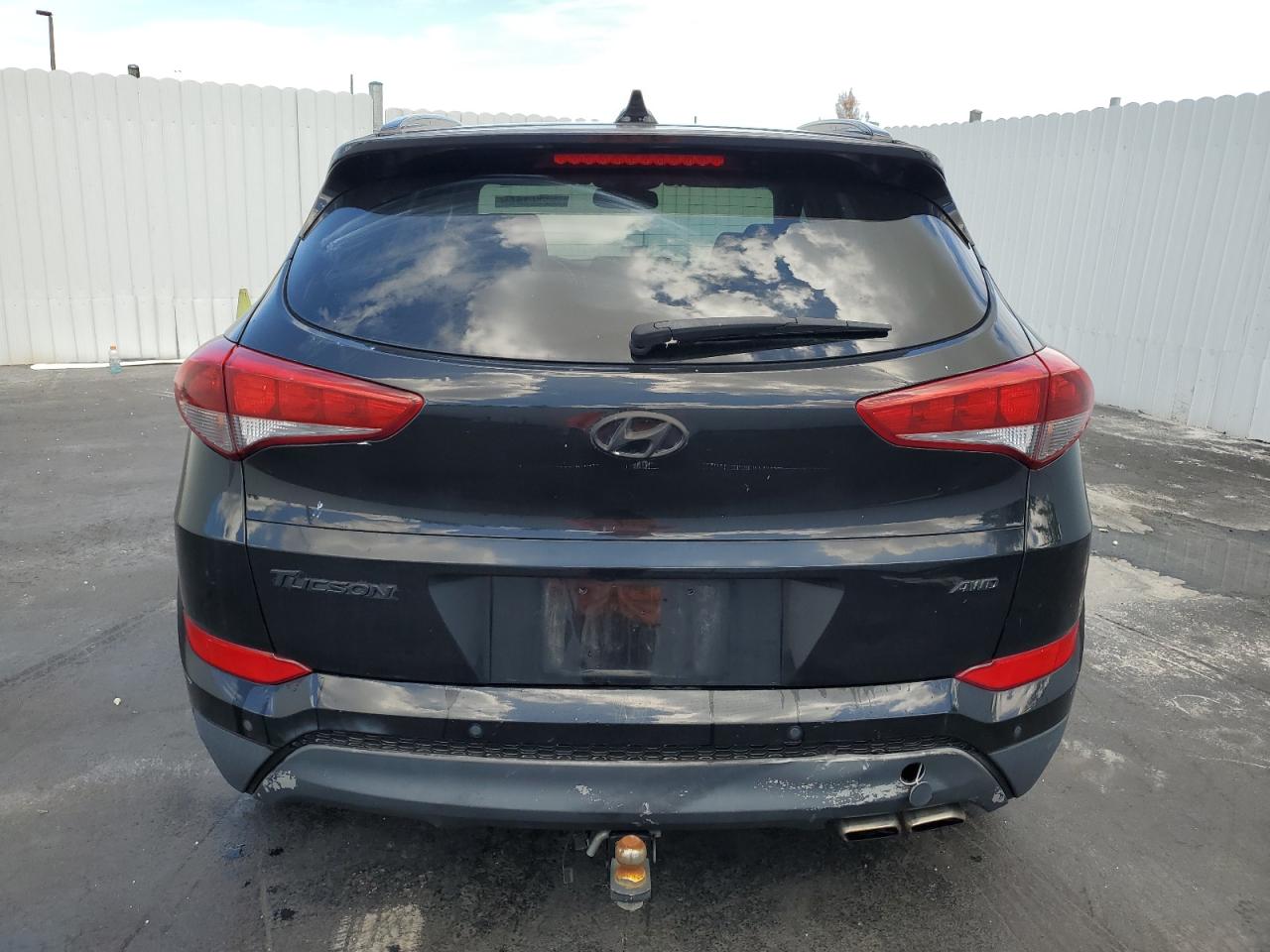 KM8J3CA22JU683449 2018 Hyundai Tucson Value