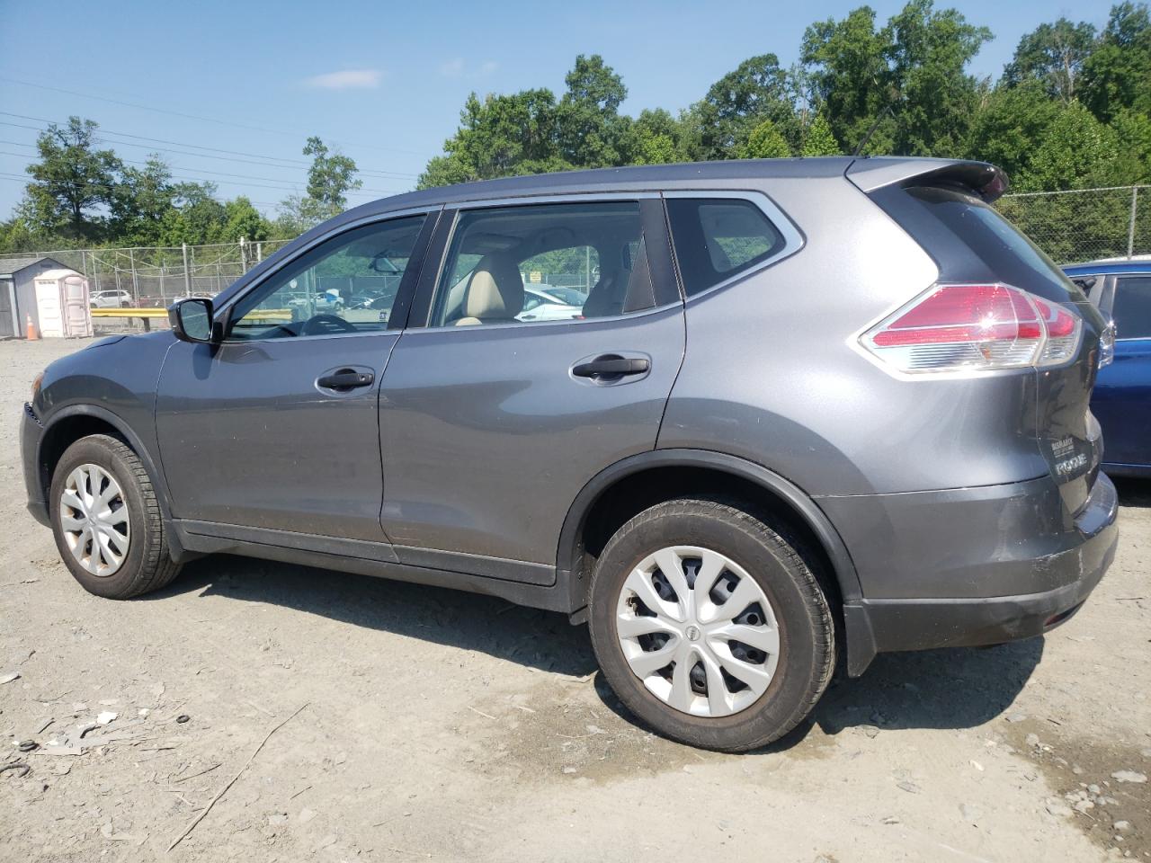 2016 Nissan Rogue S vin: KNMAT2MV5GP597922