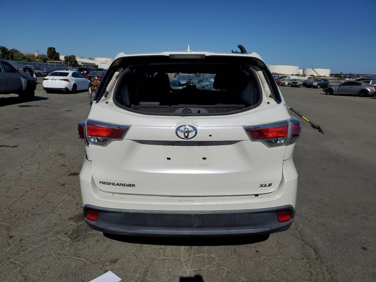 5TDKKRFH4GS180417 2016 Toyota Highlander Xle