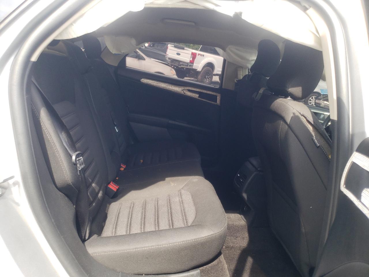 3FA6P0H76JR189638 2018 Ford Fusion Se