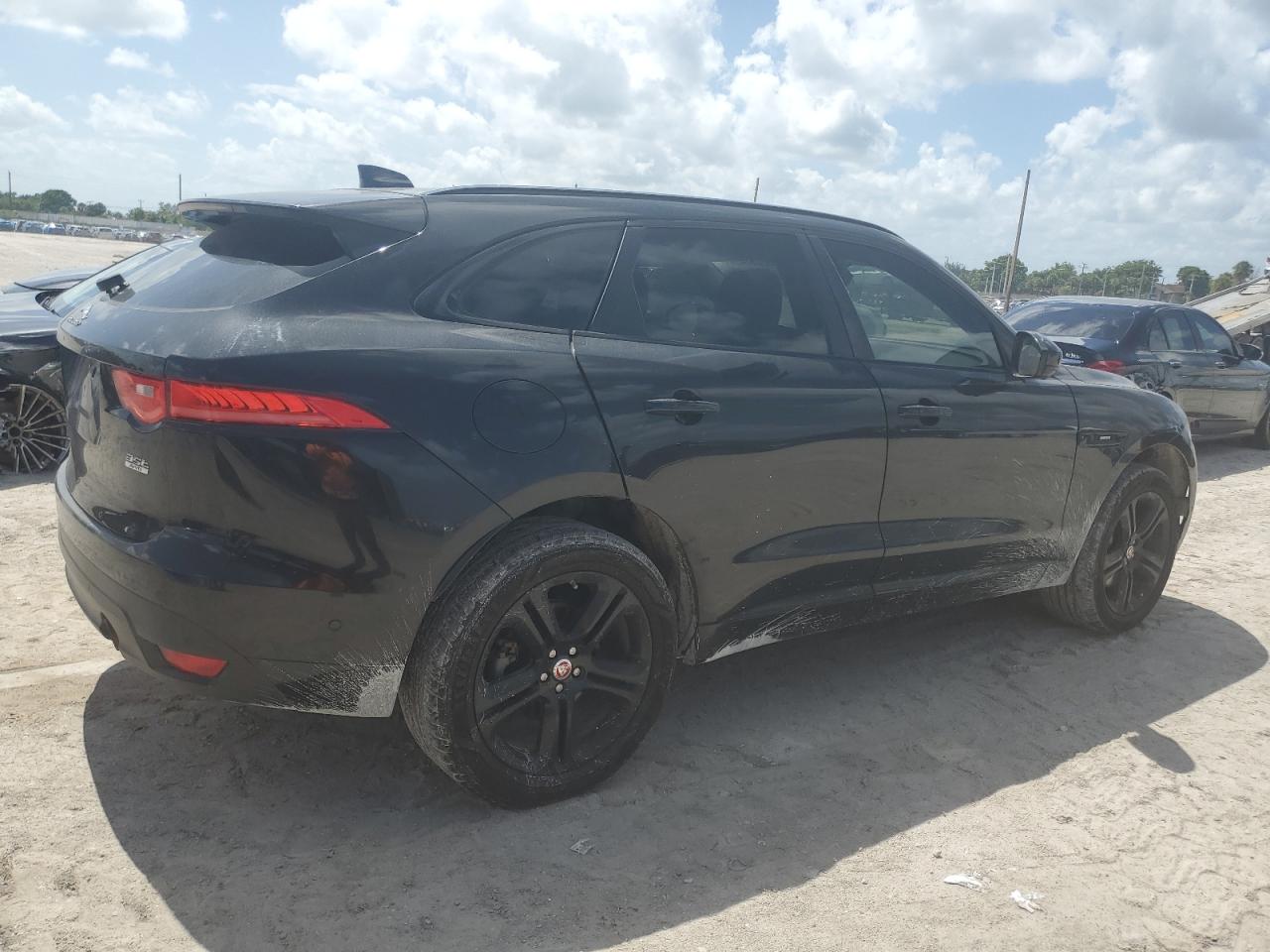 2017 Jaguar F-Pace R - Sport vin: SADCL2BV9HA067957