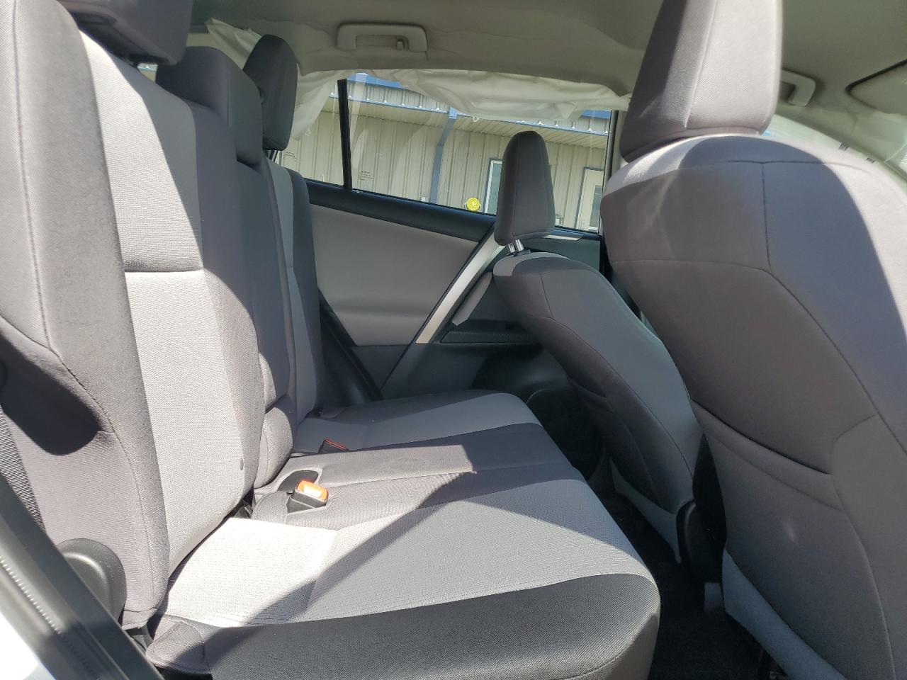 2T3ZFREV3FW196115 2015 Toyota Rav4 Le