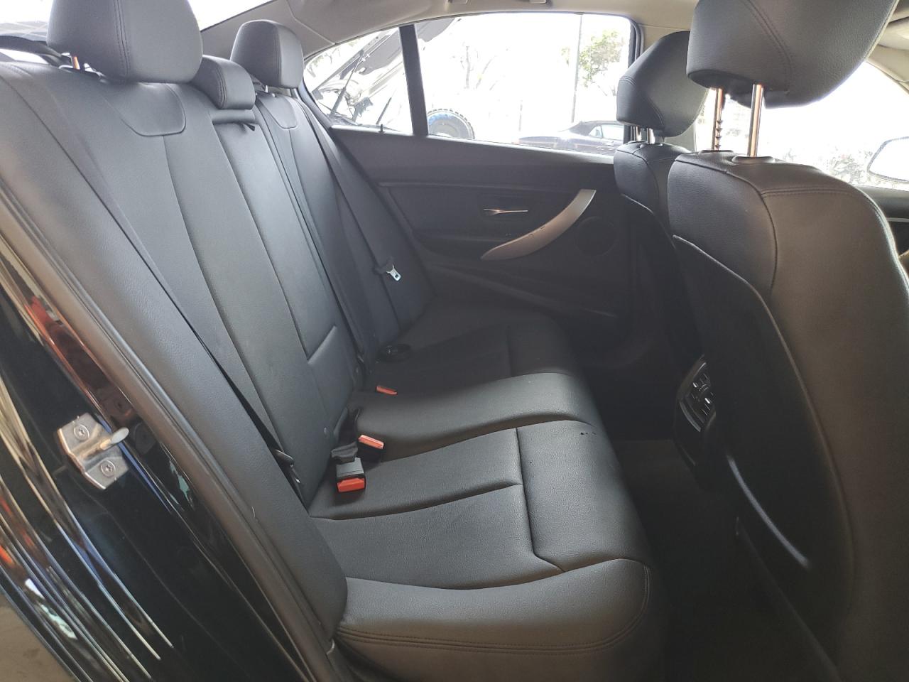 WBA8E5G55HNU41962 2017 BMW 320 Xi