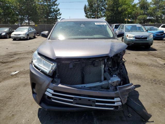 VIN 5TDJZRFHXKS581325 2019 Toyota Highlander, SE no.5