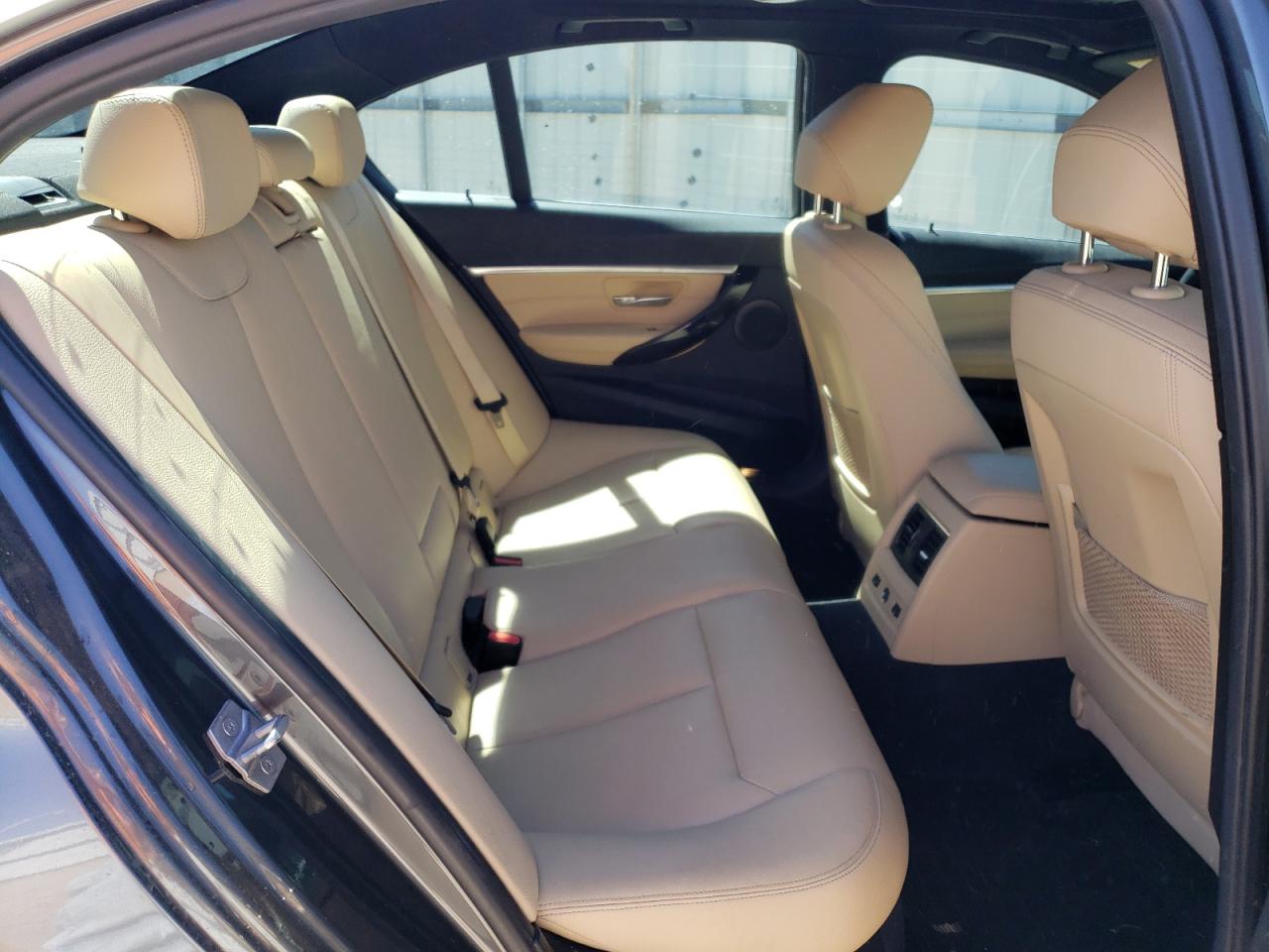 WBA8D9G34HNU61922 2017 BMW 330 Xi