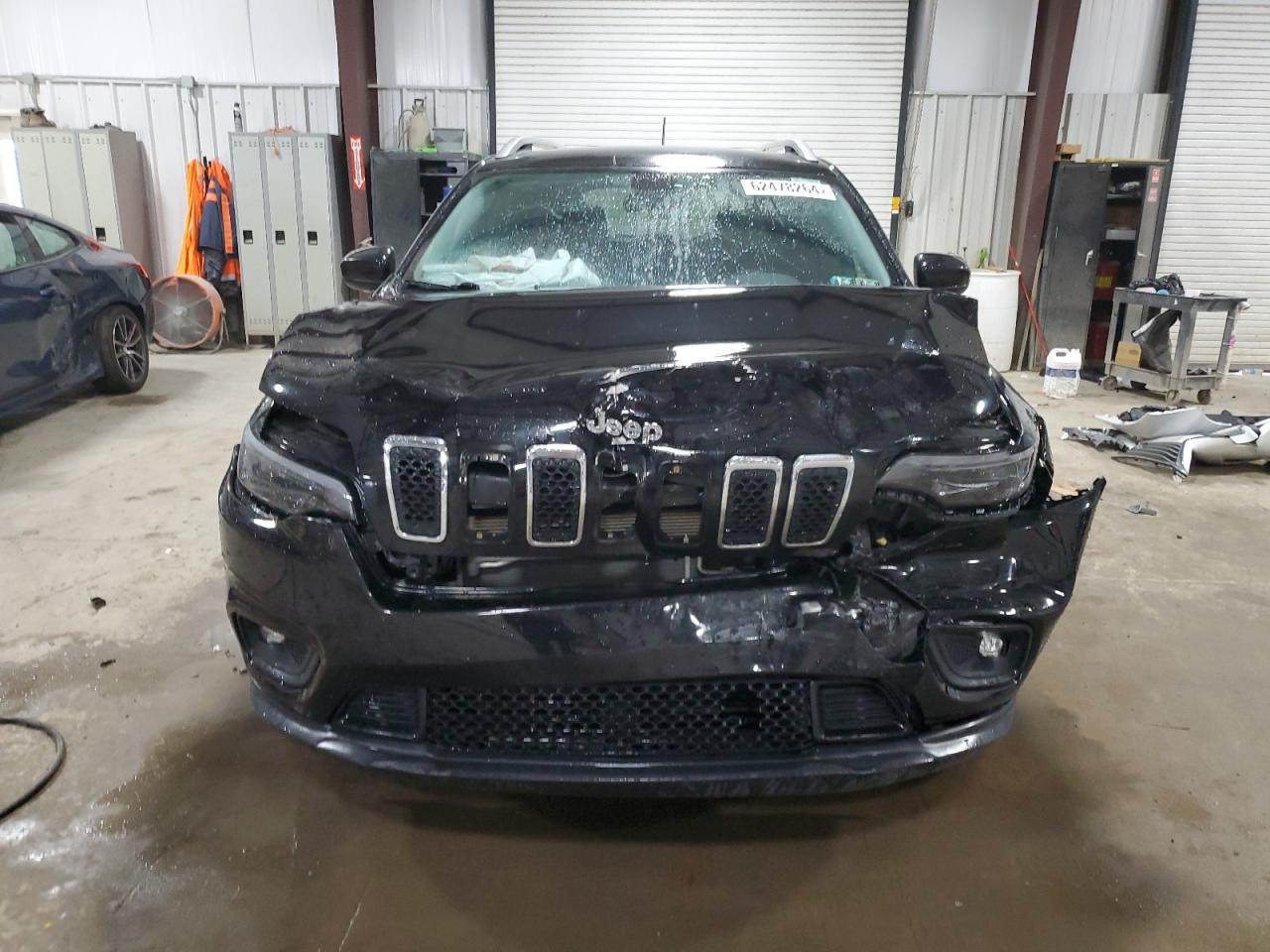 2019 Jeep Cherokee Latitude vin: 1C4PJMCB4KD125482