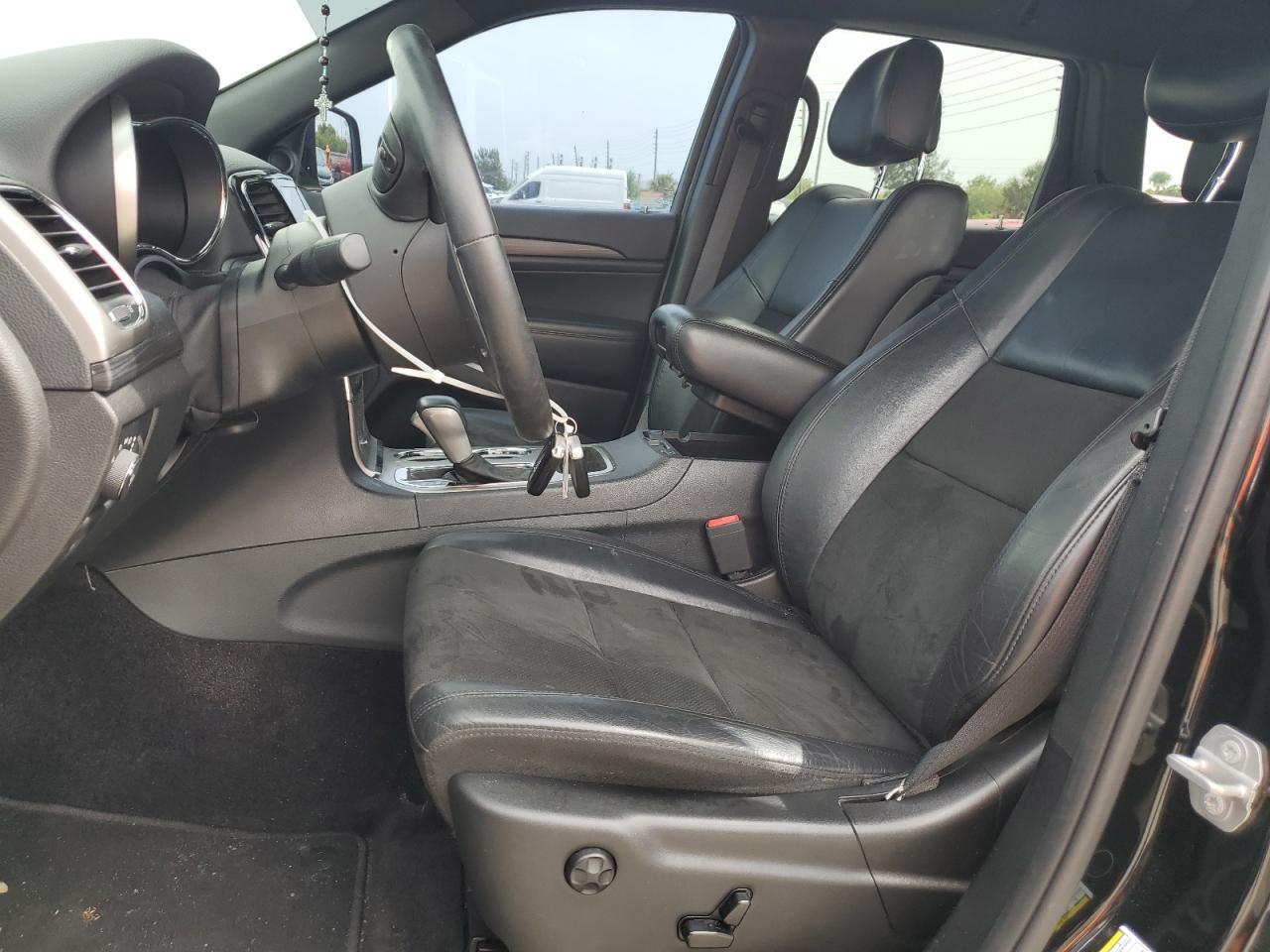 1C4RJEAG5KC631082 2019 Jeep Grand Cherokee Laredo