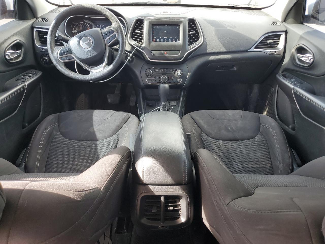 1C4PJLCB4KD175499 2019 Jeep Cherokee Latitude