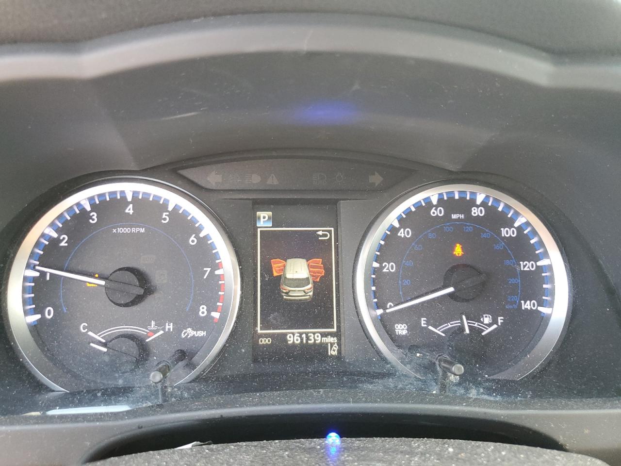 5TDBZRFH8JS889726 2018 Toyota Highlander Le