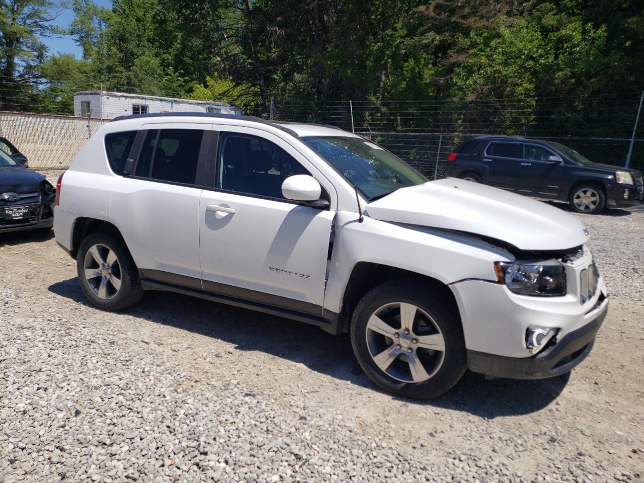 2016 Jeep Compass Latitude vin: 1C4NJDEB8GD795807