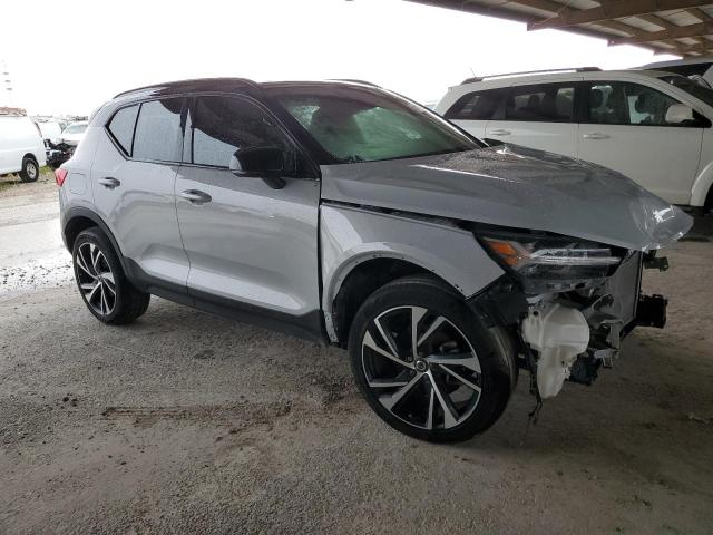 2022 Volvo Xc40 T5 R-Design VIN: YV4162UM9N2647887 Lot: 62124854