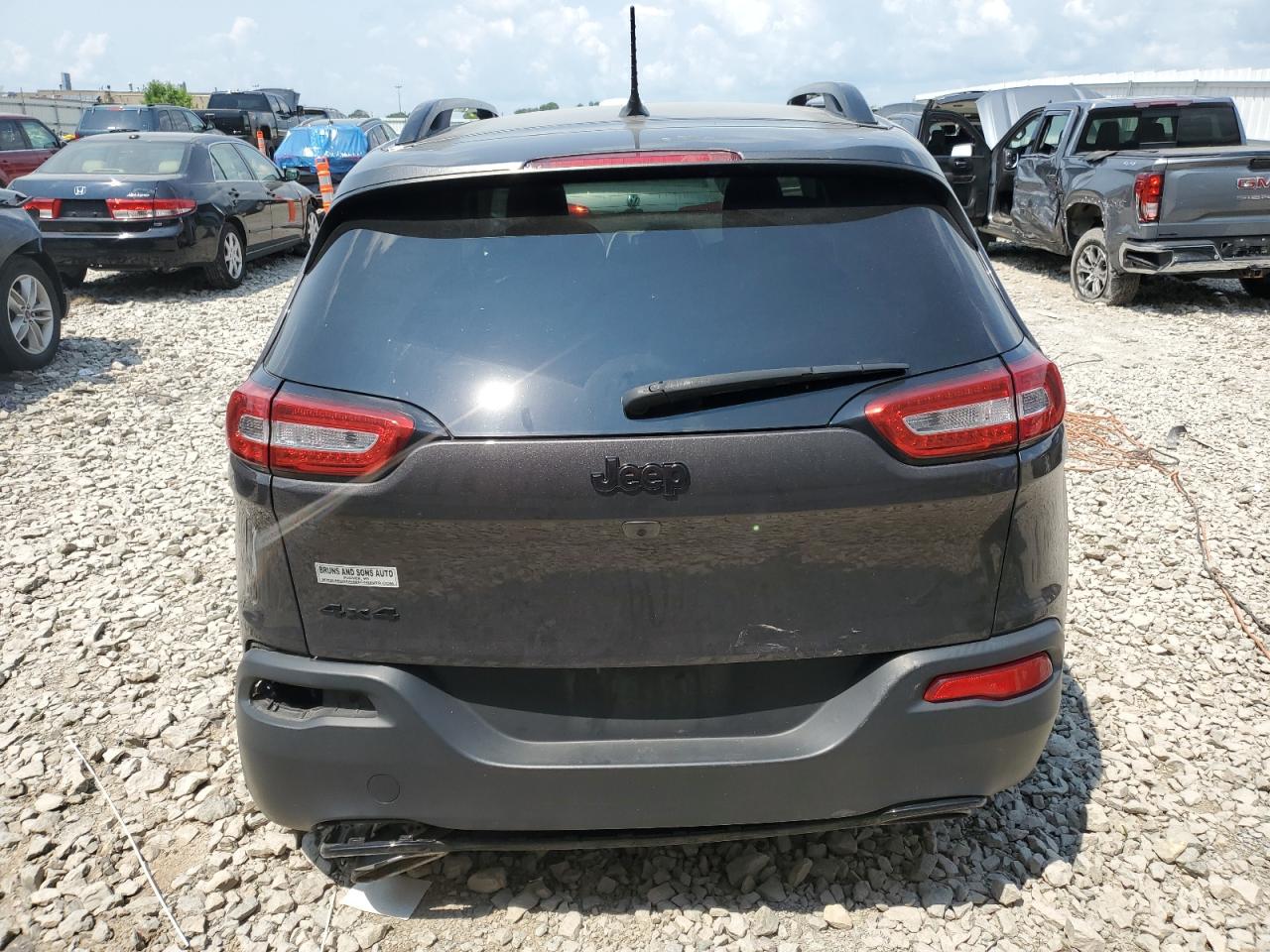 1C4PJMCX4JD556401 2018 Jeep Cherokee Latitude