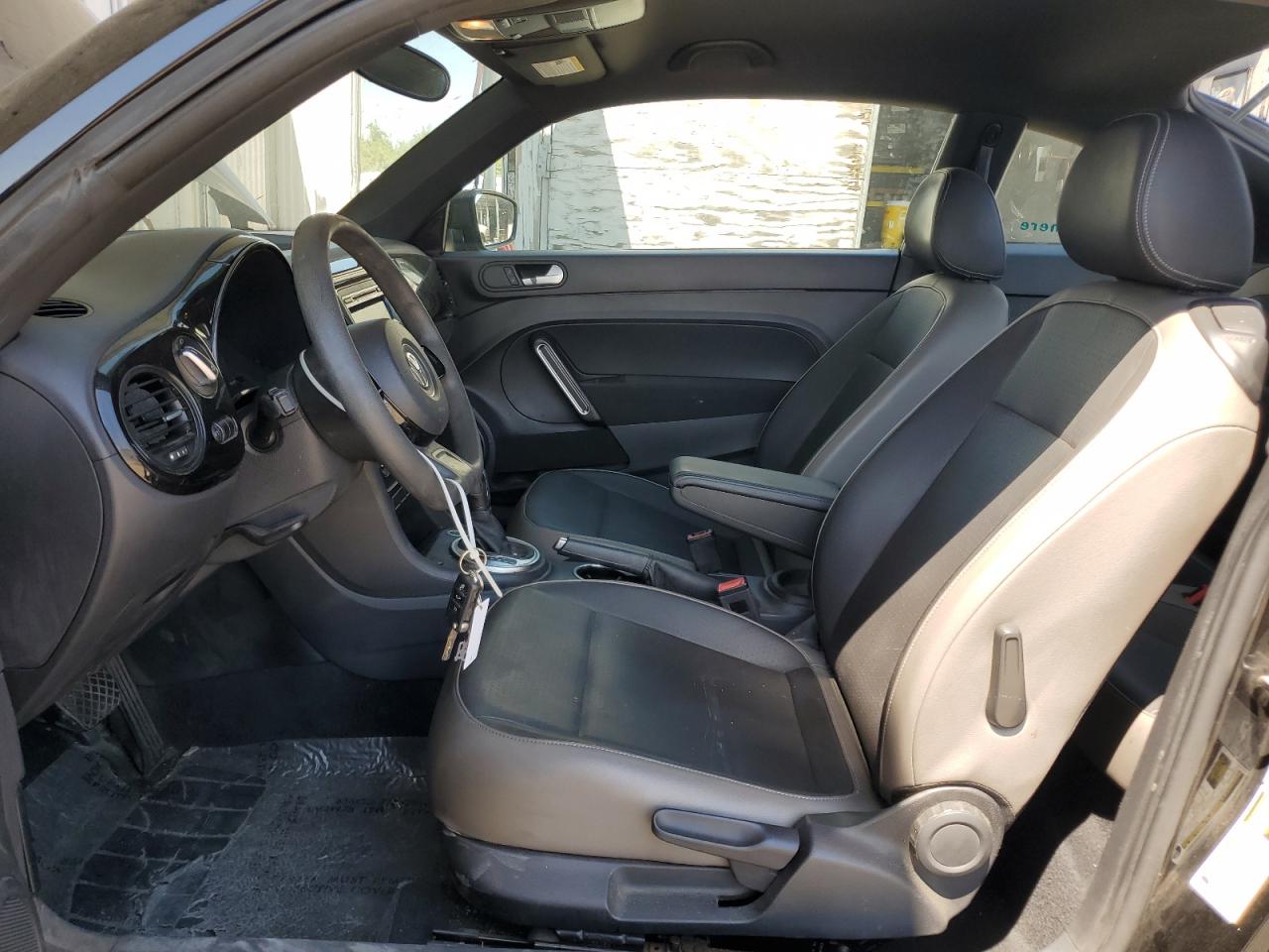 3VWF17AT0FM647929 2015 Volkswagen Beetle 1.8T