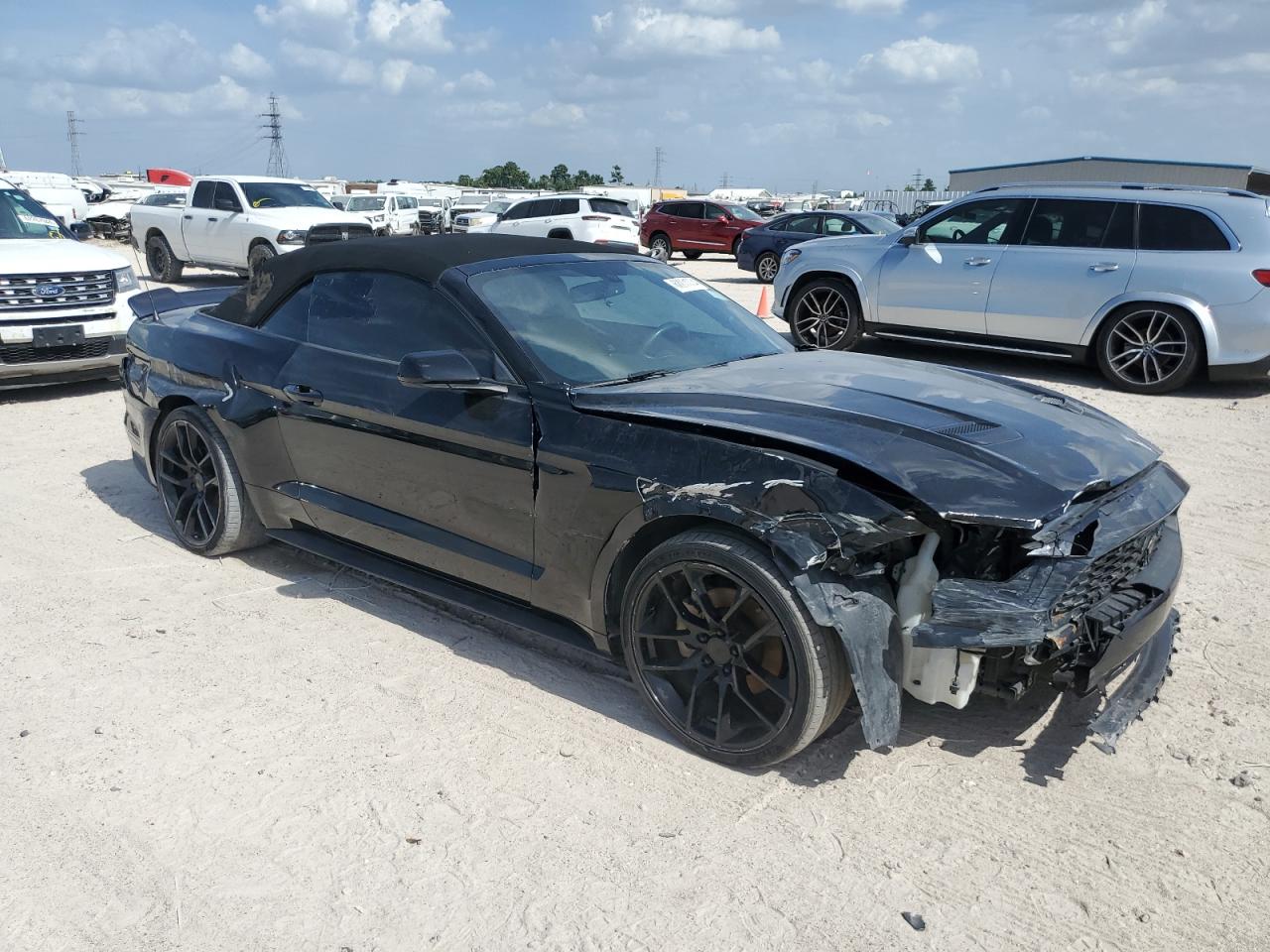 1FATP8UH9J5105900 2018 Ford Mustang