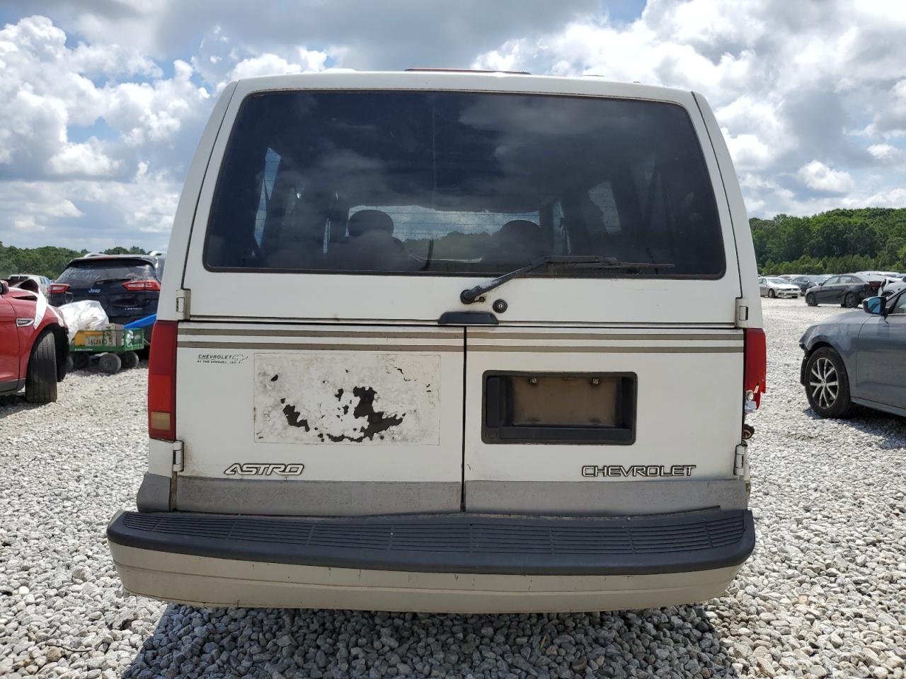 1GNDM19W0WB134563 1998 Chevrolet Astro
