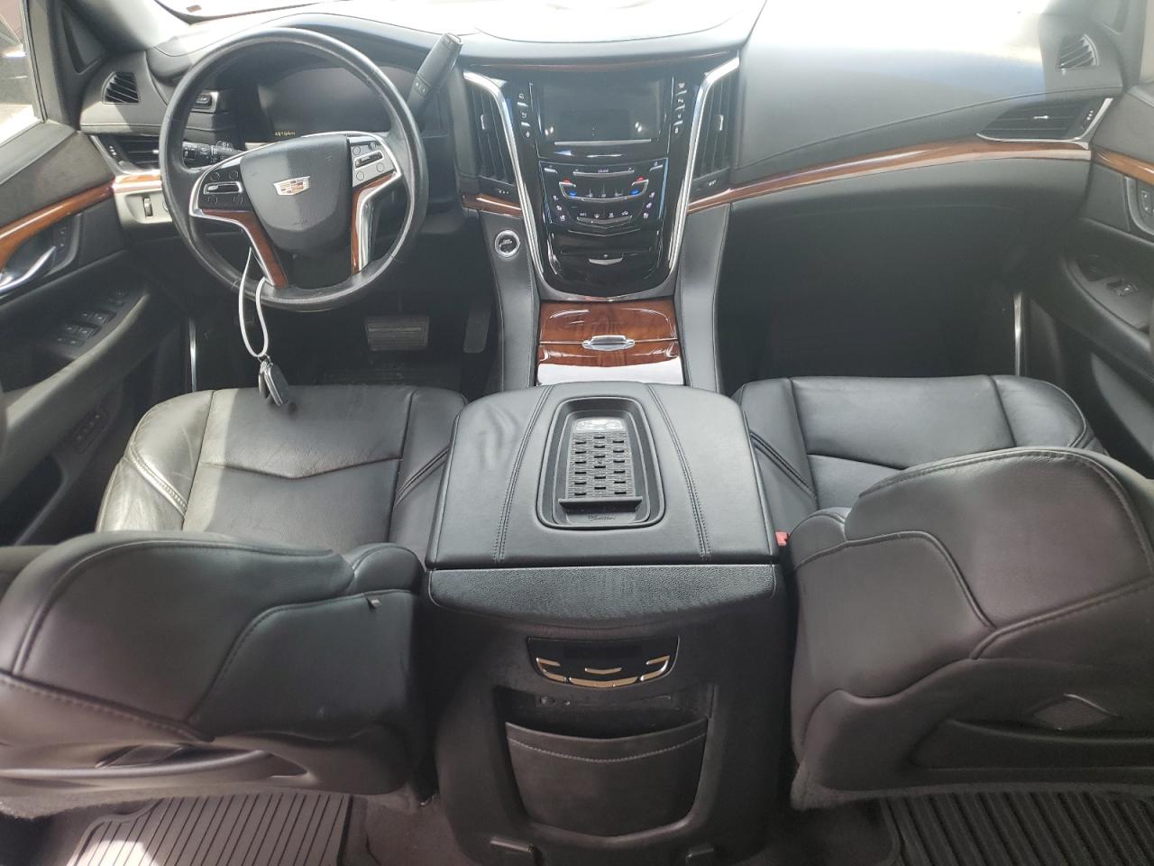 2015 Cadillac Escalade Luxury vin: 1GYS4MKJ1FR686543