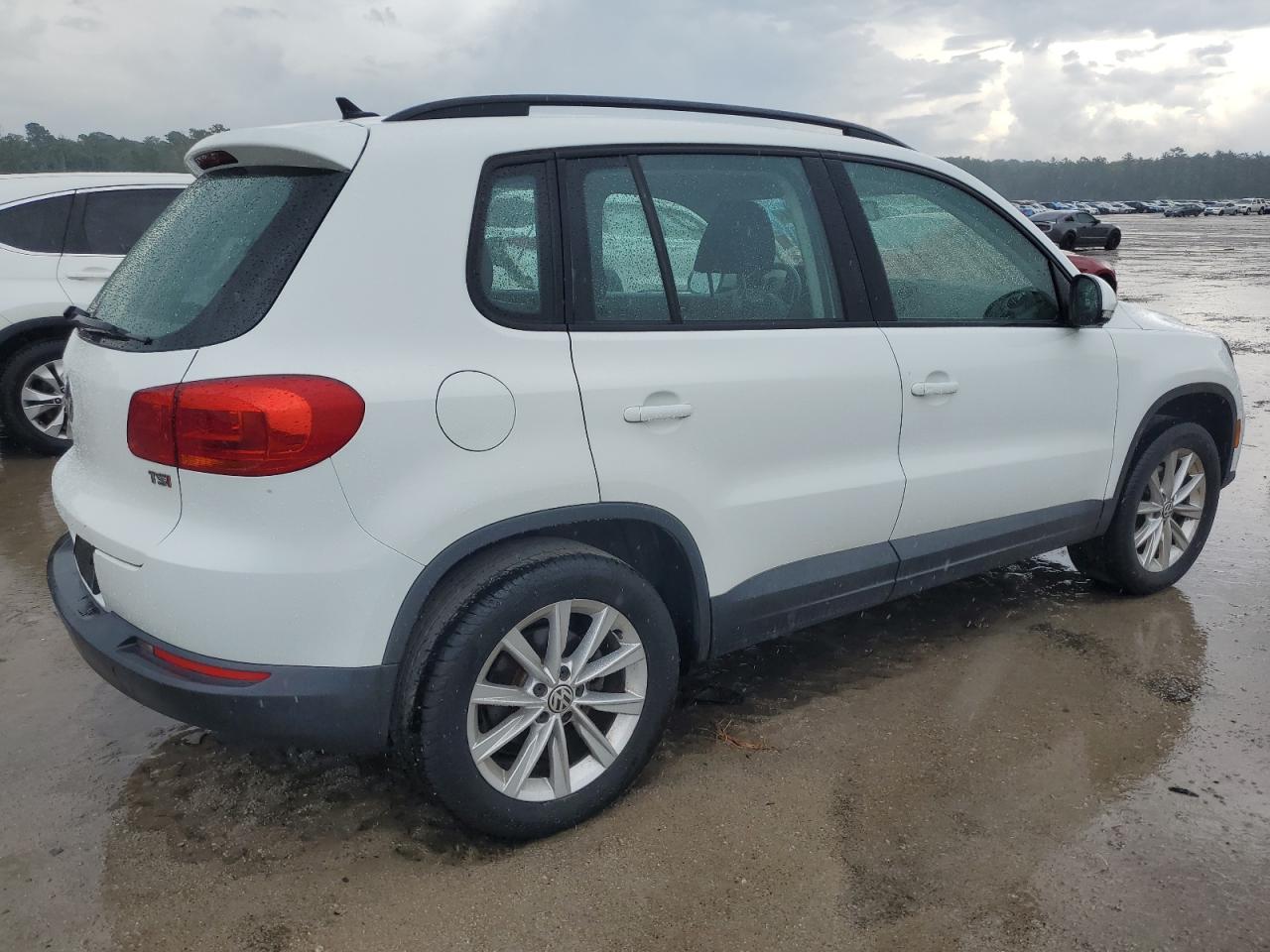 2017 Volkswagen Tiguan S vin: WVGAV7AX5HK049393