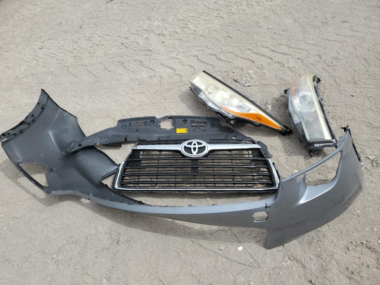 5TDKKRFH4FS105618 2015 Toyota Highlander Xle