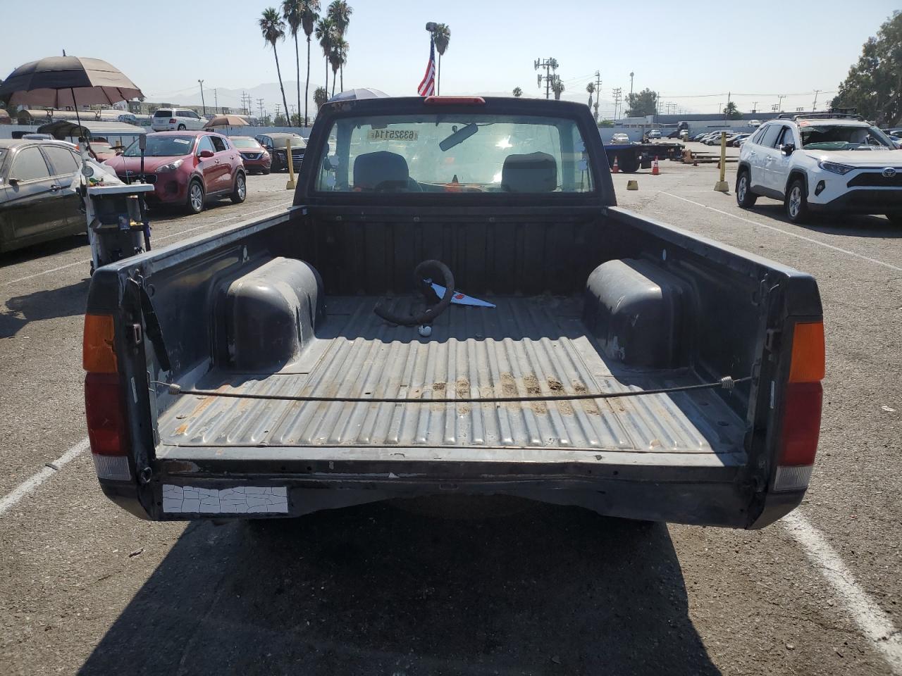 Lot #2996161413 1995 NISSAN TRUCK E/XE