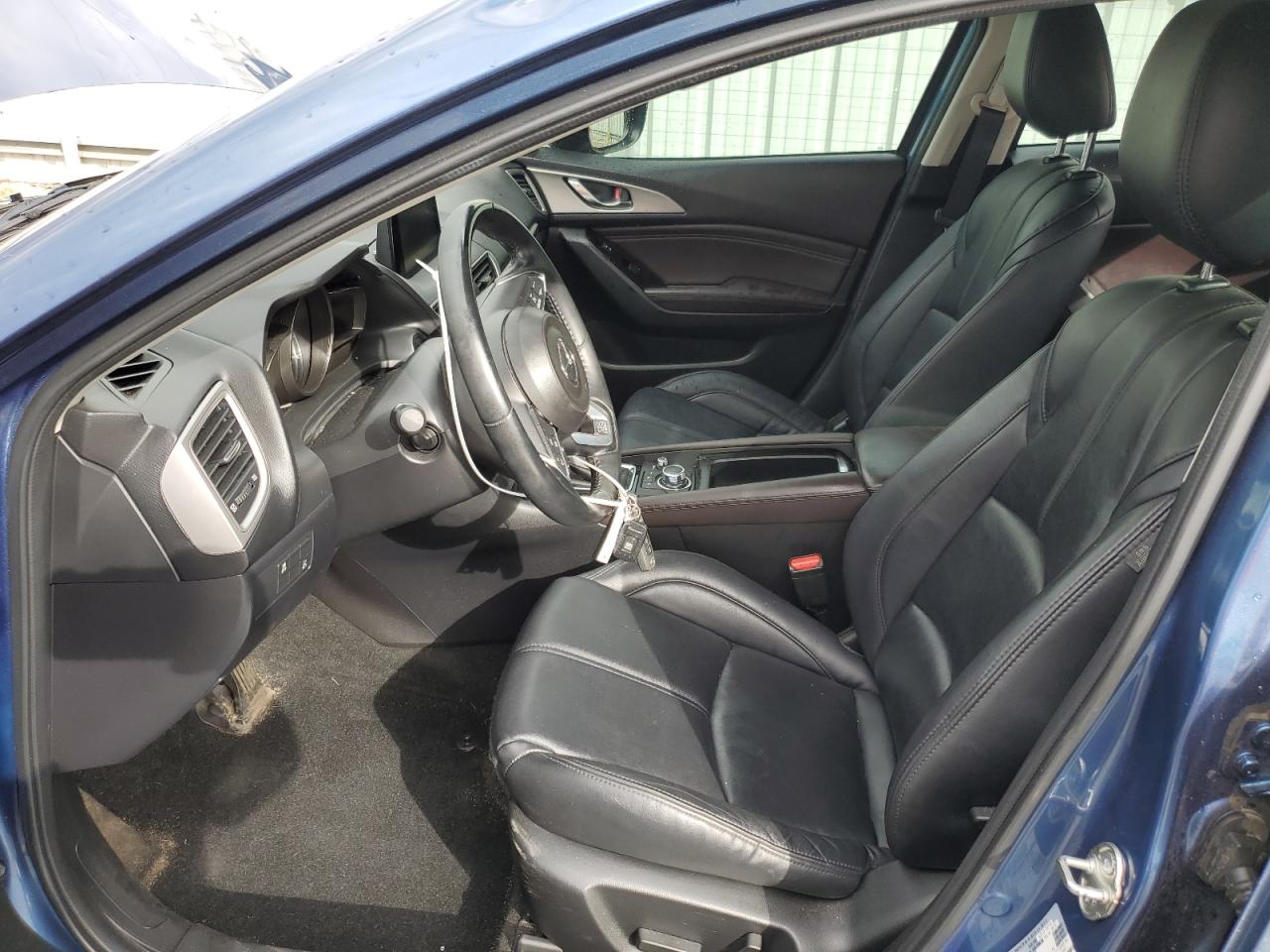 3MZBN1V30JM175542 2018 Mazda 3 Touring