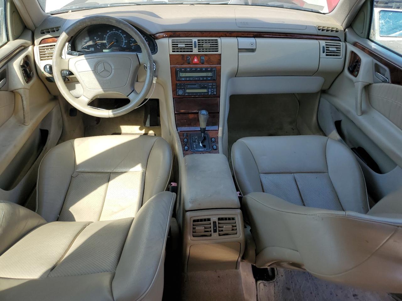 WDBJF65F8WA573927 1998 Mercedes-Benz E 320