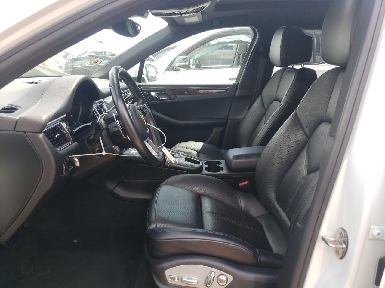 WP1AA2A51JLB02994 2018 Porsche Macan