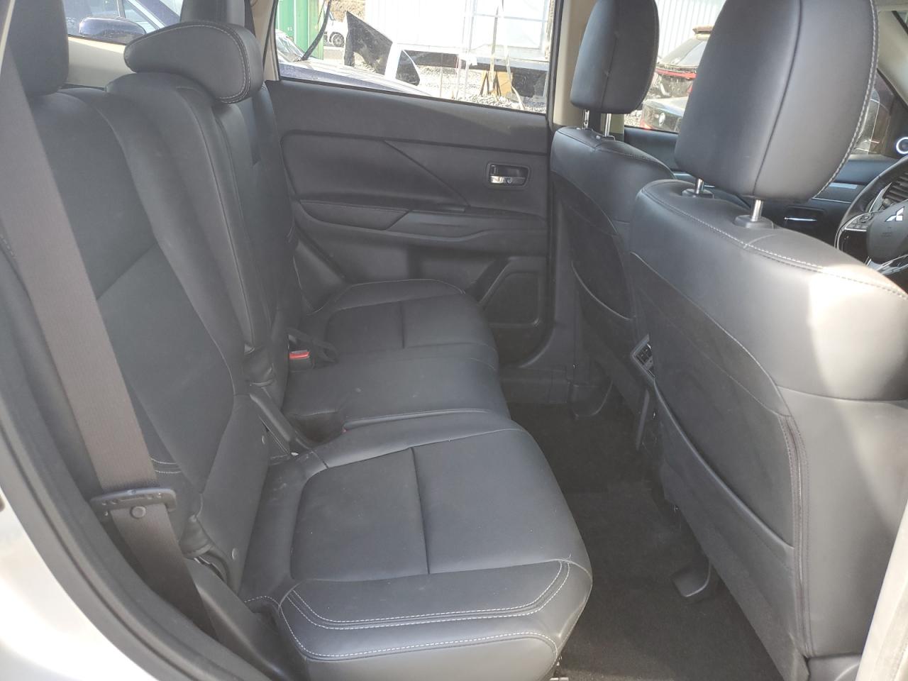 JA4AZ3A35KZ033511 2019 Mitsubishi Outlander Se