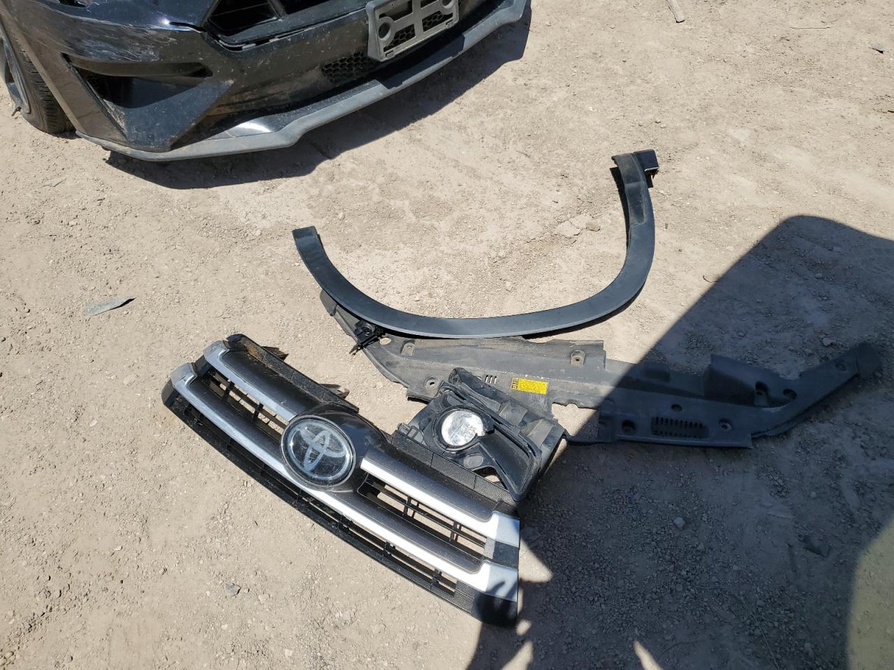 5TDJZRFH9JS528081 2018 Toyota Highlander Se