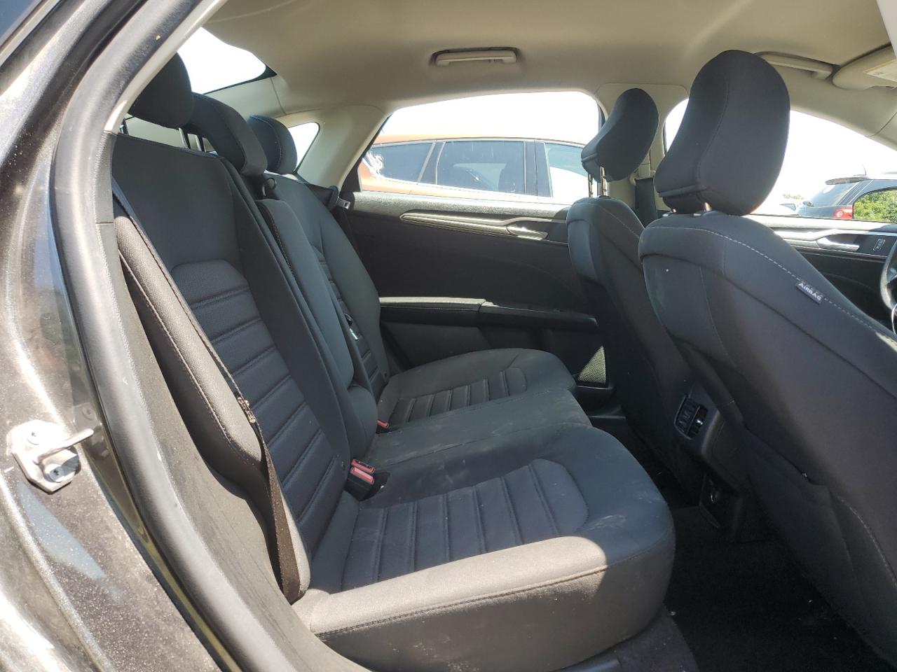 3FA6P0HDXLR180577 2020 Ford Fusion Se