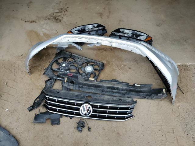 2017 VOLKSWAGEN PASSAT SE - 1VWBT7A33HC010787