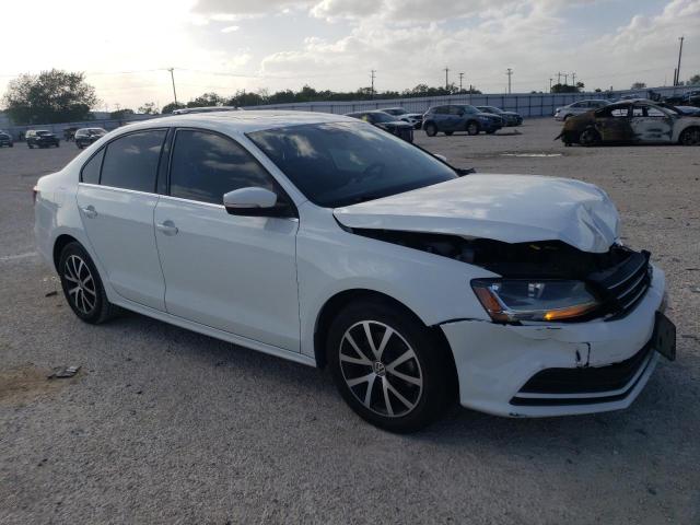 VIN 3VWB67AJ0HM307309 2017 Volkswagen Jetta, SE no.4