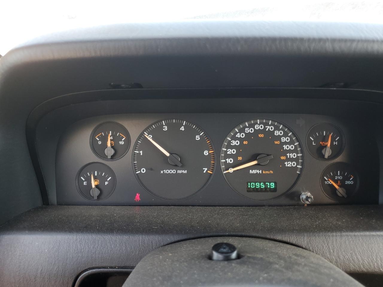 1J4GW48N02C225356 2002 Jeep Grand Cherokee Laredo