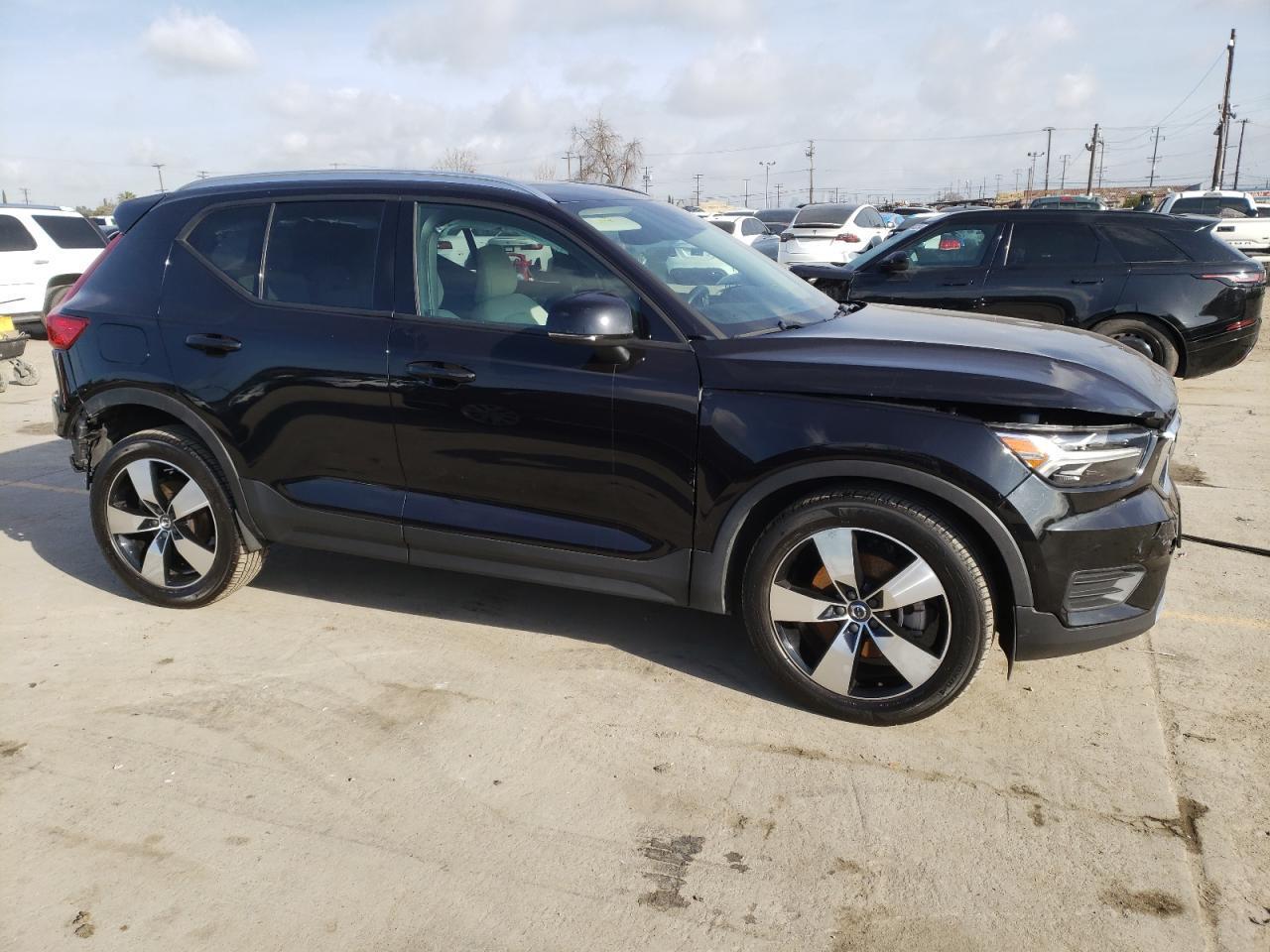 2020 Volvo Xc40 T5 Momentum vin: YV4162UK5L2323038