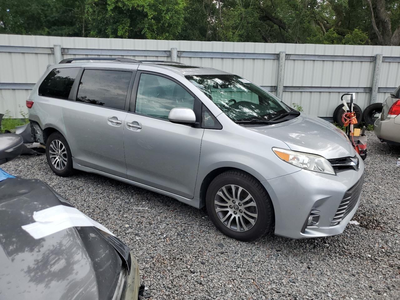 TOYOTA SIENNA XLE